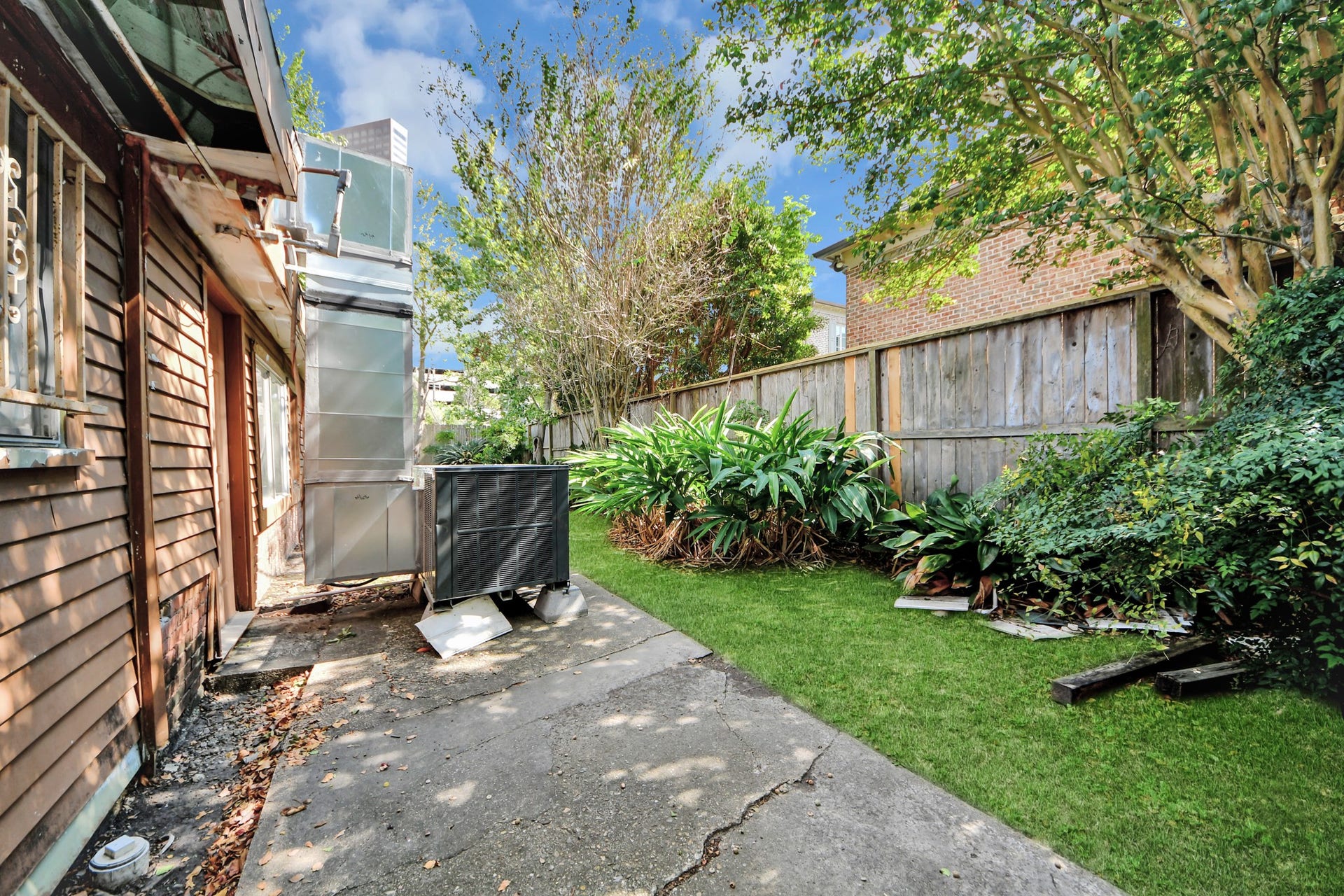 5631 San Felipe Street, Houston, TX 77056 5631 San Felipe Street, Houston, TX 77056