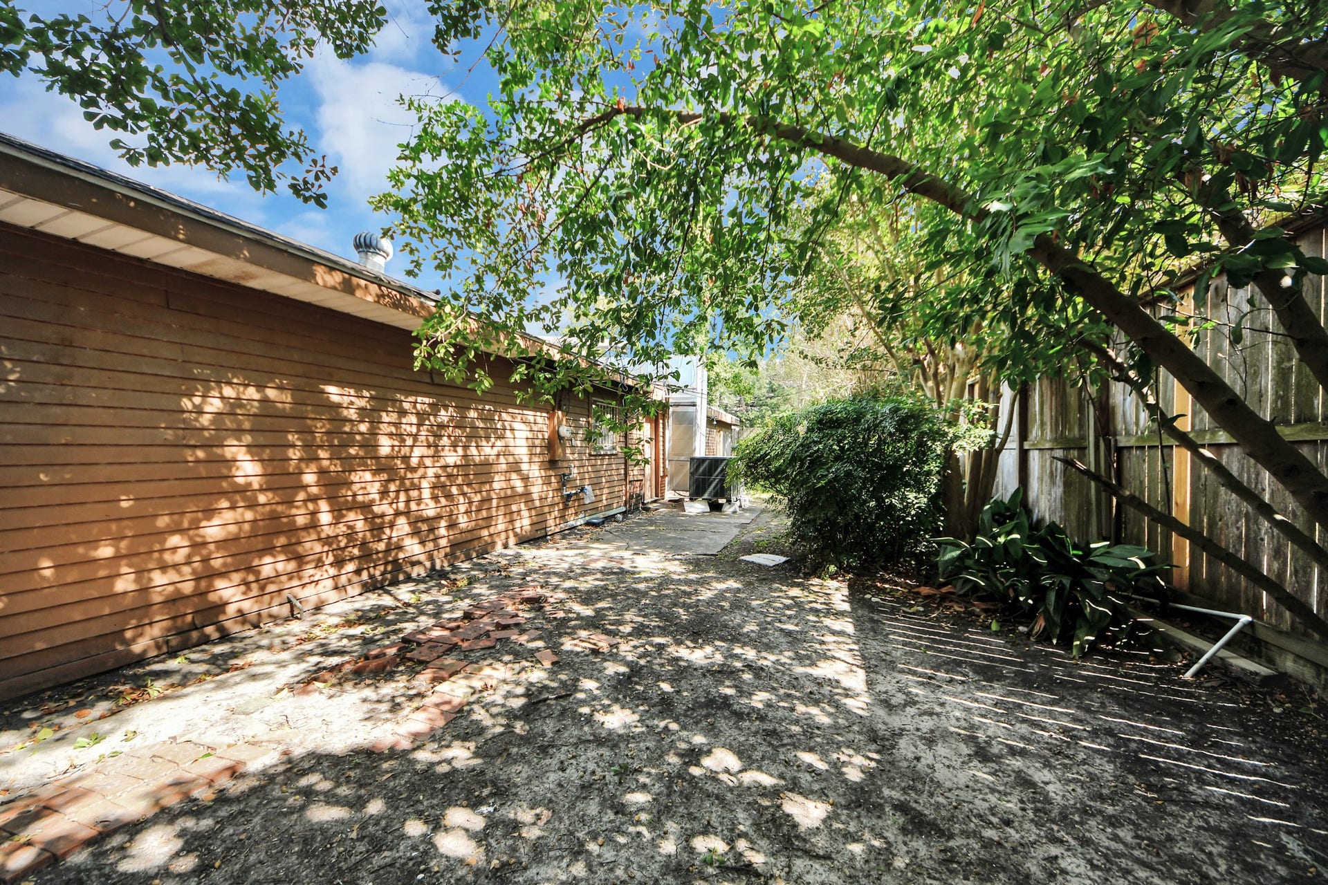 5631 San Felipe Street, Houston, TX 77056 5631 San Felipe Street, Houston, TX 77056