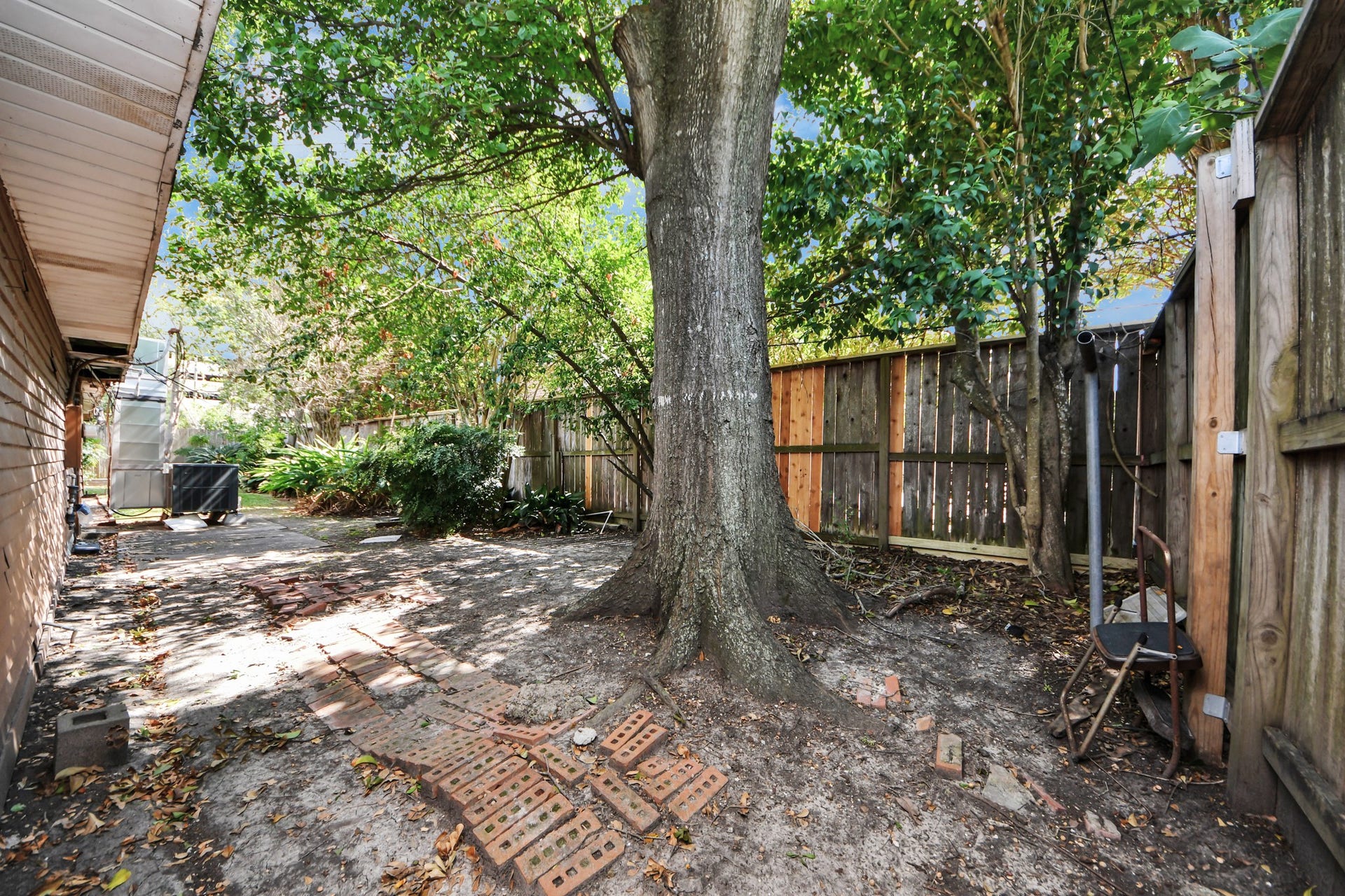 5631 San Felipe Street, Houston, TX 77056 5631 San Felipe Street, Houston, TX 77056