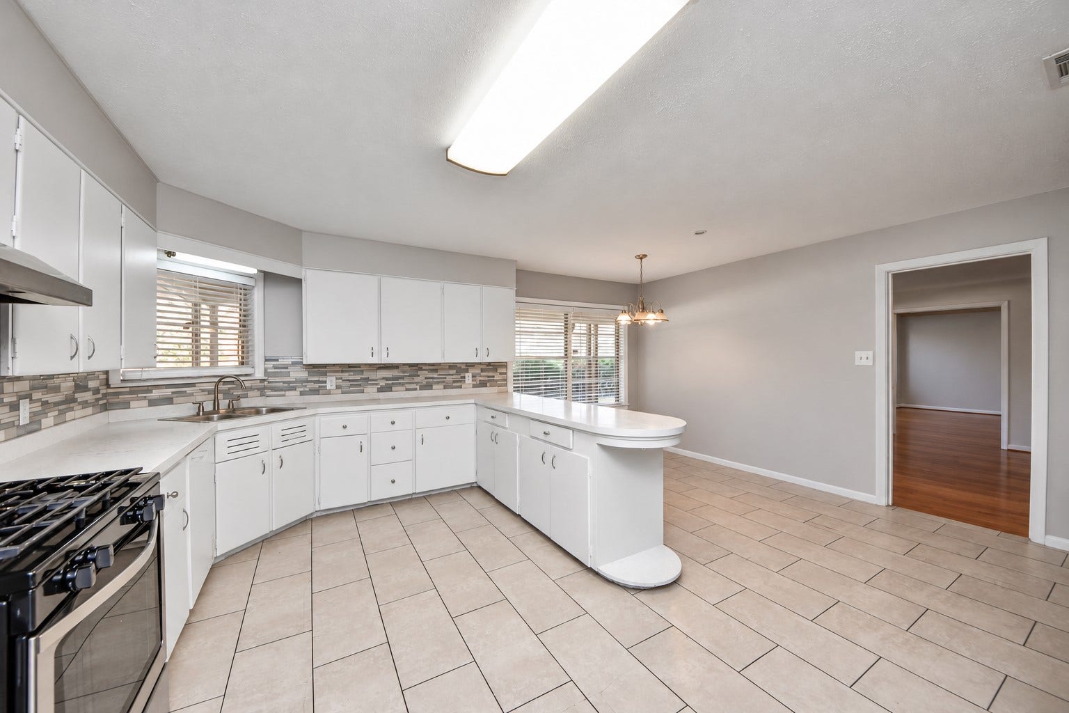 5631 San Felipe Street, Houston, TX 77056 5631 San Felipe Street, Houston, TX 77056