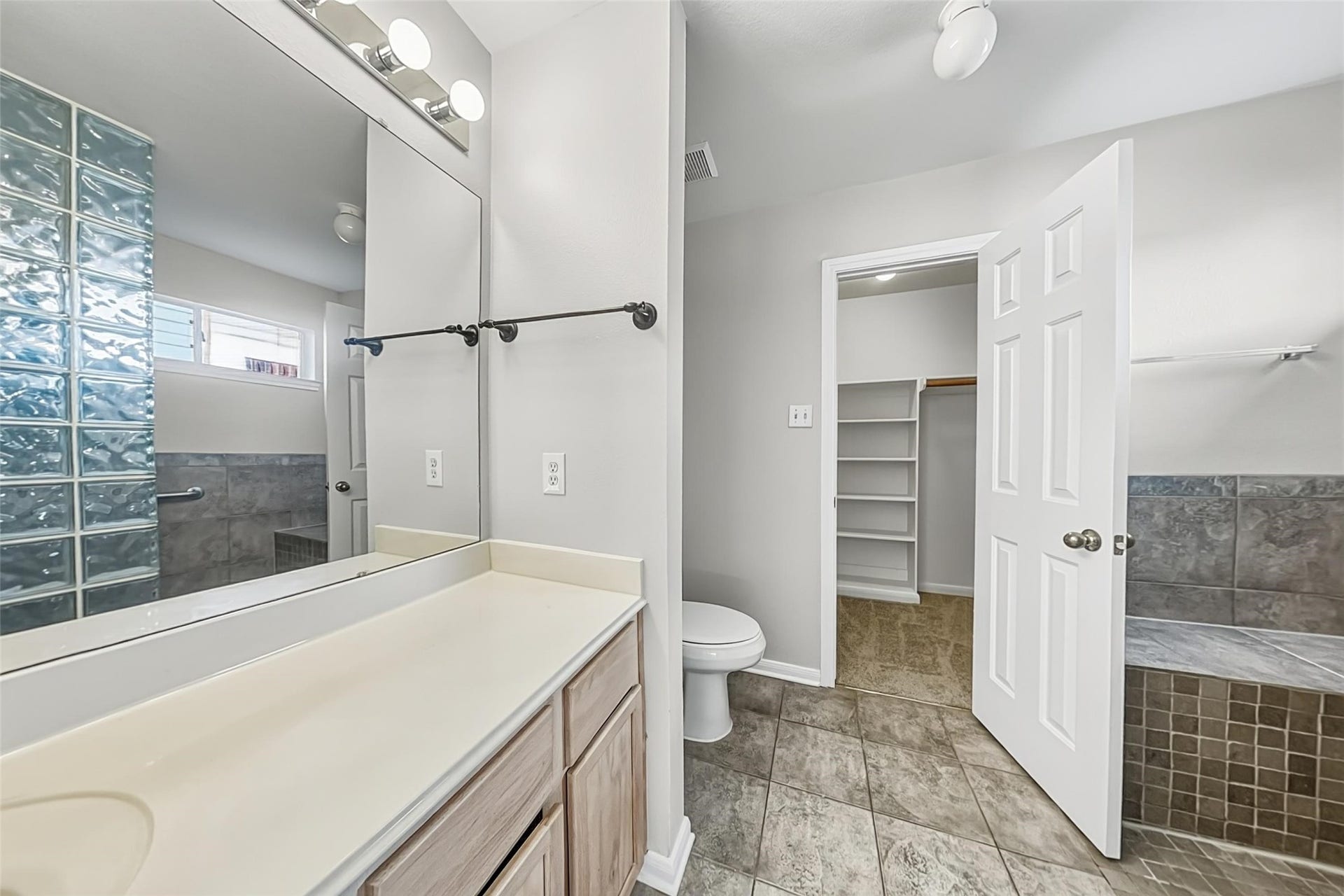7522 Livery Lane, Cypress, TX 77433 7522 Livery Lane, Cypress, TX 77433