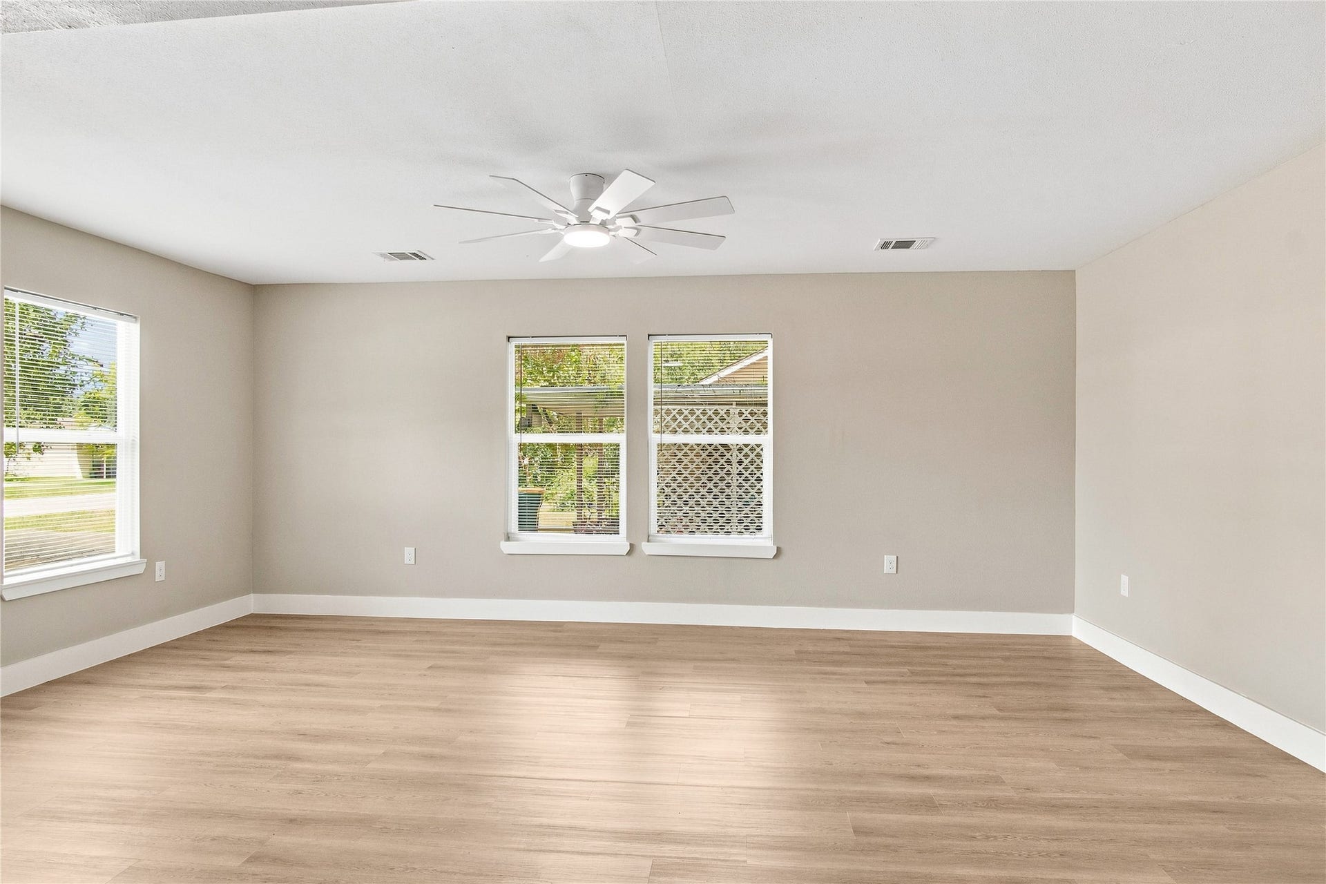 2803 S Houston Drive, La Marque, TX 77568 2803 S Houston Drive, La Marque, TX 77568