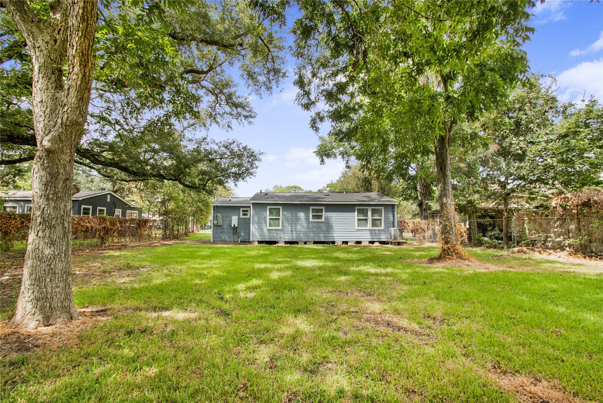 2803 S Houston Drive, La Marque, TX 77568 2803 S Houston Drive, La Marque, TX 77568