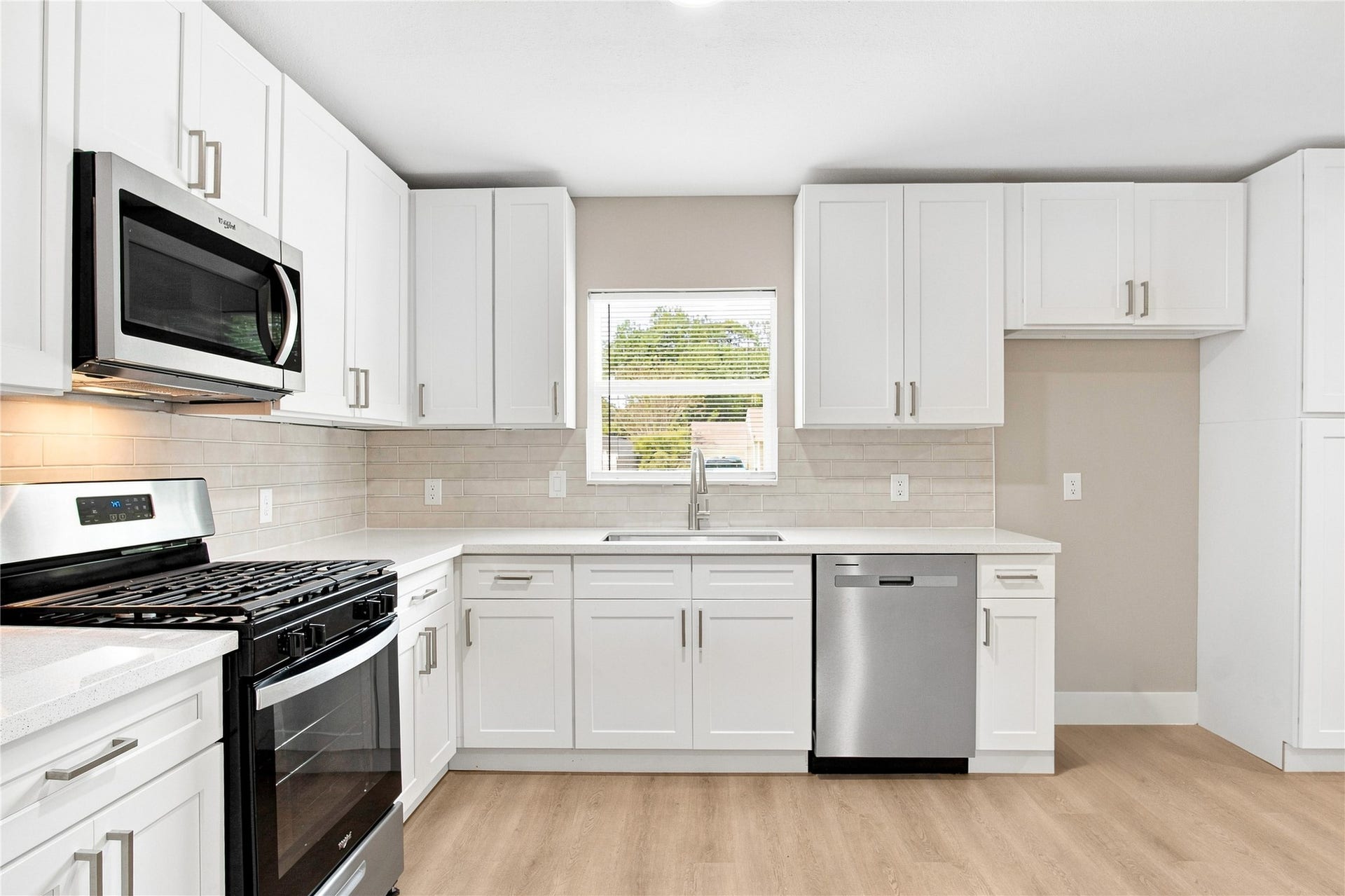 2803 S Houston Drive, La Marque, TX 77568 2803 S Houston Drive, La Marque, TX 77568