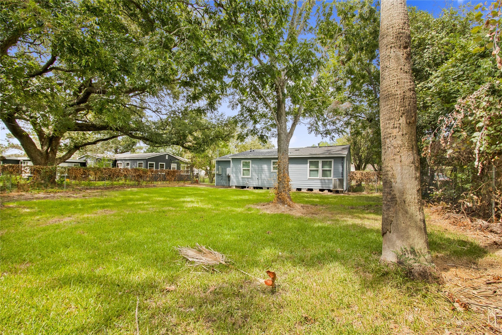 2803 S Houston Drive, La Marque, TX 77568 2803 S Houston Drive, La Marque, TX 77568