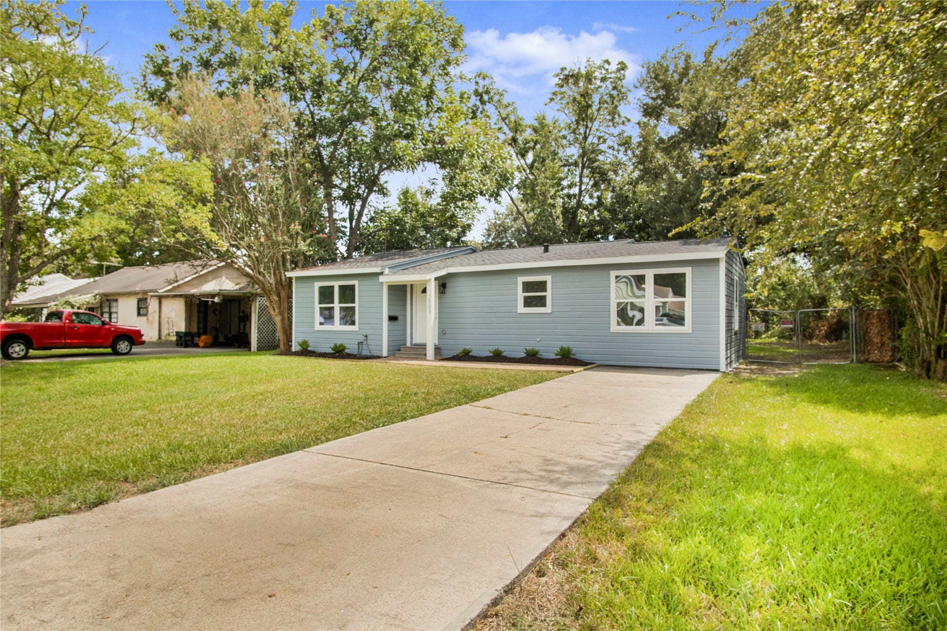 2803 S Houston Drive, La Marque, TX 77568 2803 S Houston Drive, La Marque, TX 77568