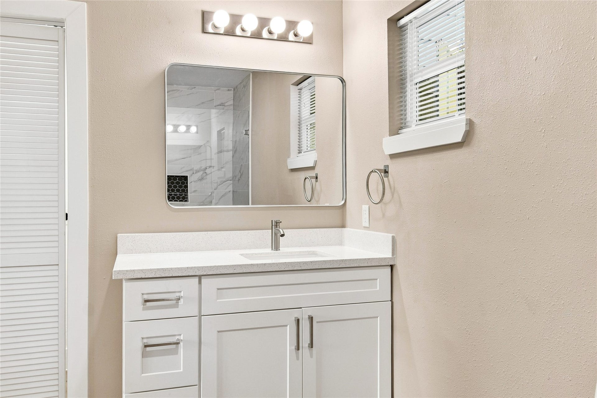 2803 S Houston Drive, La Marque, TX 77568 2803 S Houston Drive, La Marque, TX 77568
