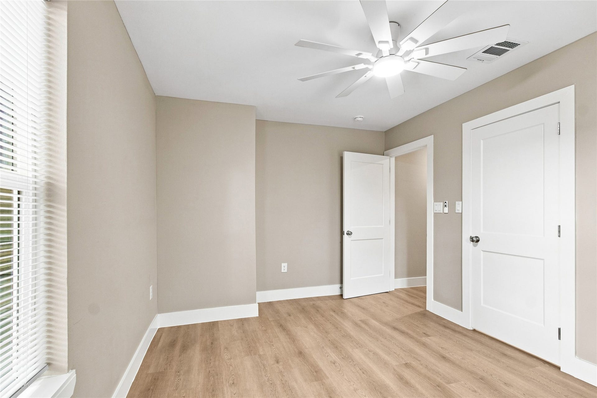 2803 S Houston Drive, La Marque, TX 77568 2803 S Houston Drive, La Marque, TX 77568
