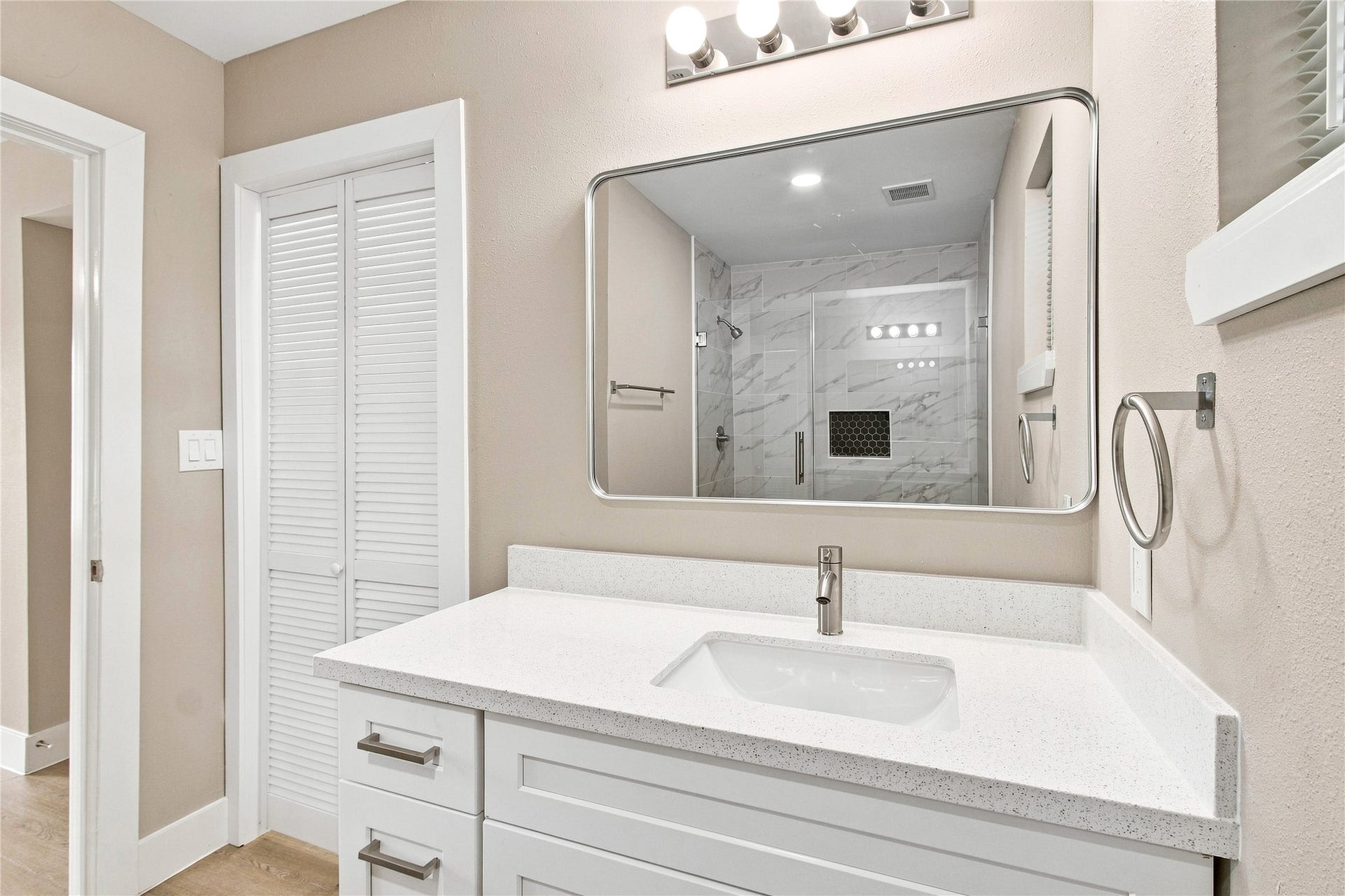 2803 S Houston Drive, La Marque, TX 77568 2803 S Houston Drive, La Marque, TX 77568