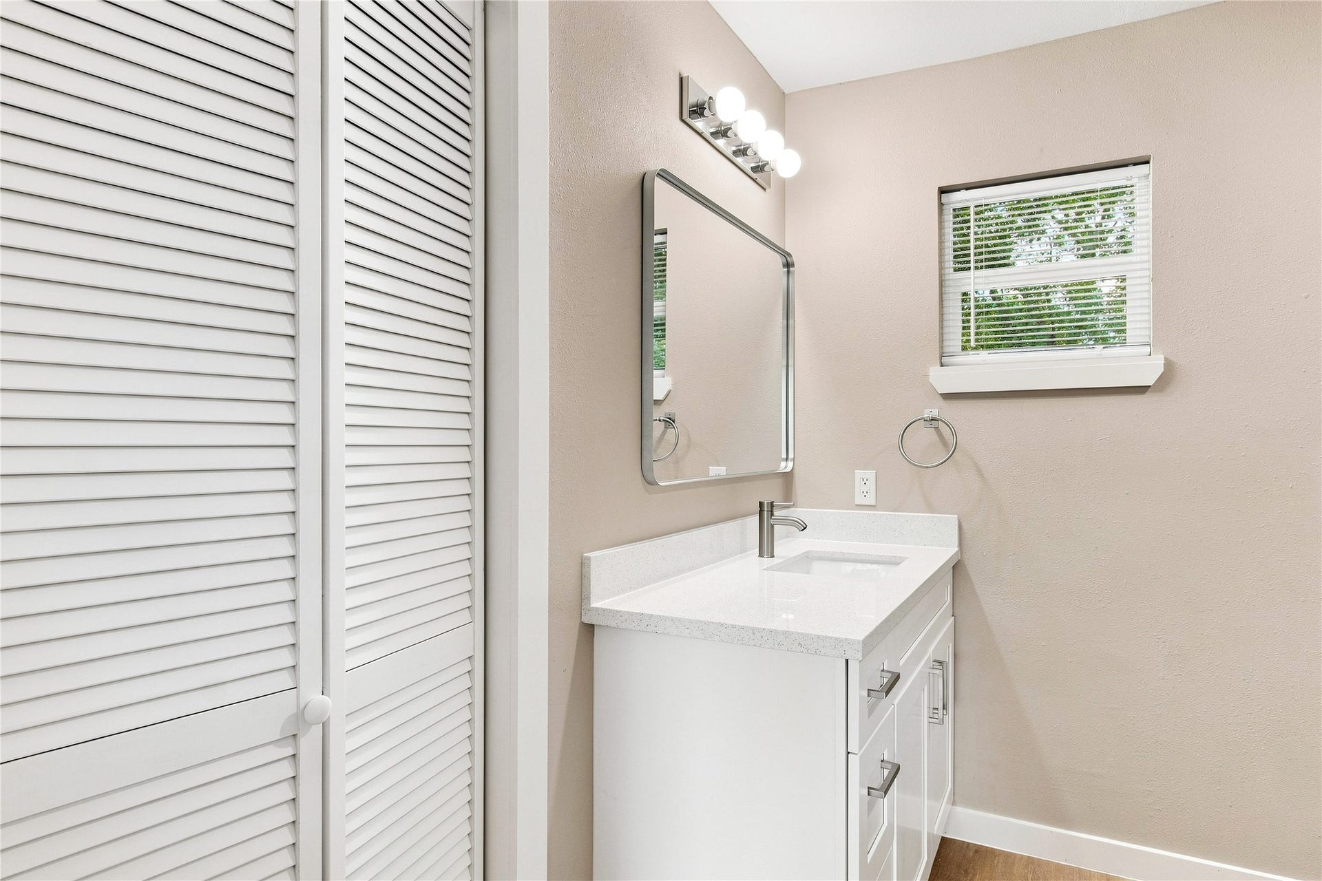 2803 S Houston Drive, La Marque, TX 77568 2803 S Houston Drive, La Marque, TX 77568