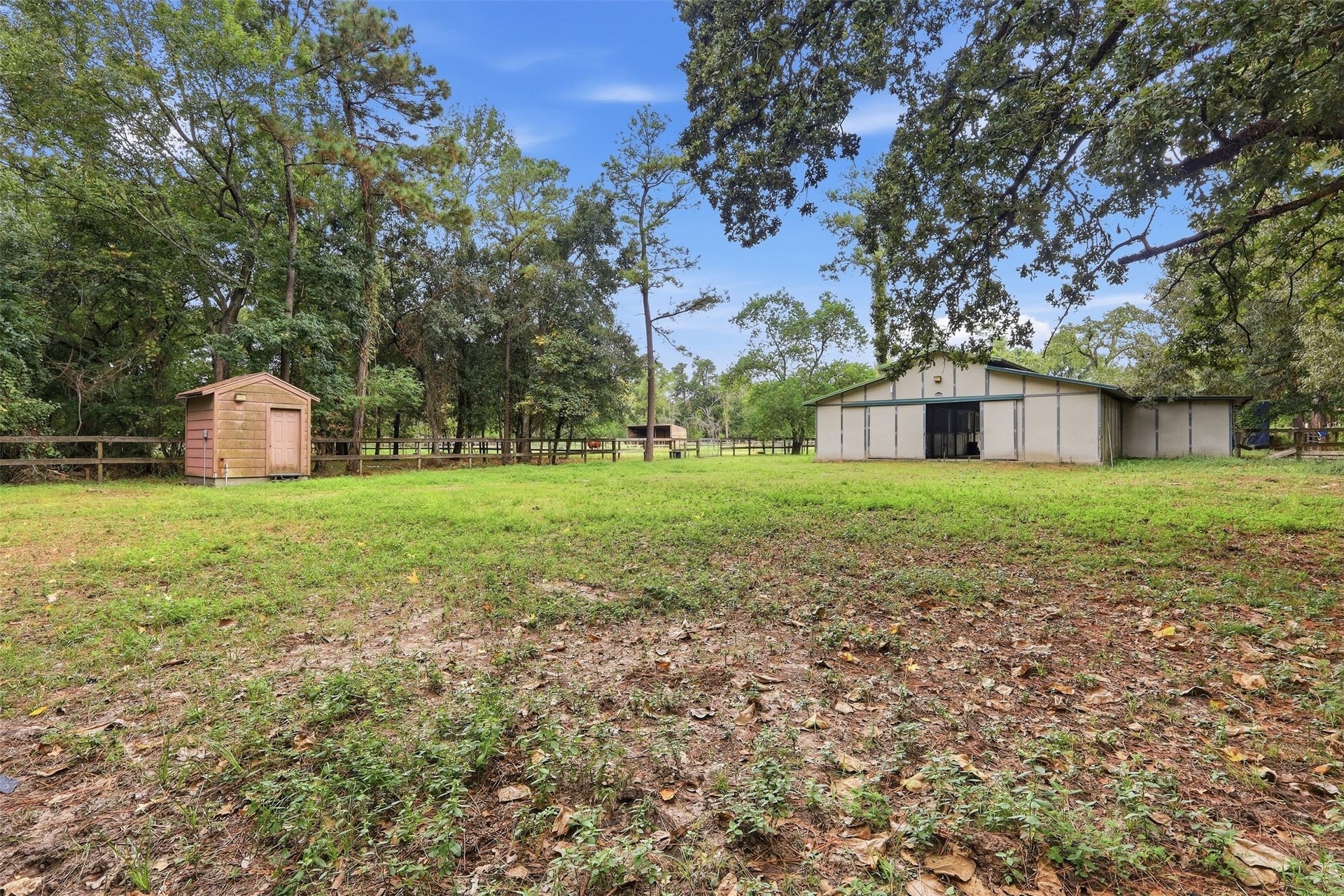 Well house and a clear view of the 8-stall barn, complete with a 432 sq. ft. tack room