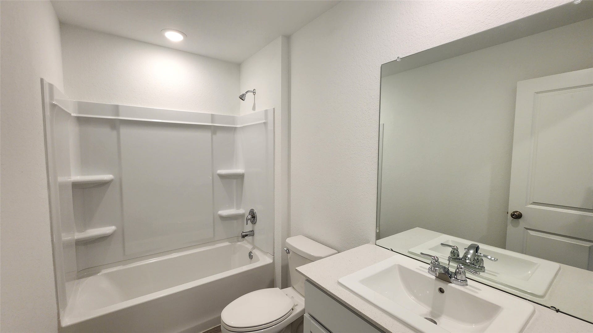 6303 Geyser Starish Drive, Katy, TX 77493 Hall bathroom