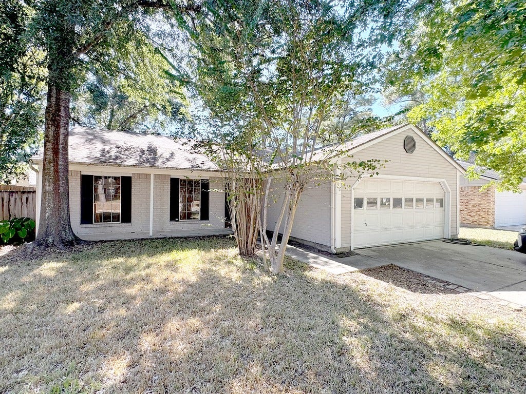 28 ROCKFERN Court, The Woodlands, TX 77380 28 ROCKFERN Court, The Woodlands, TX 77380