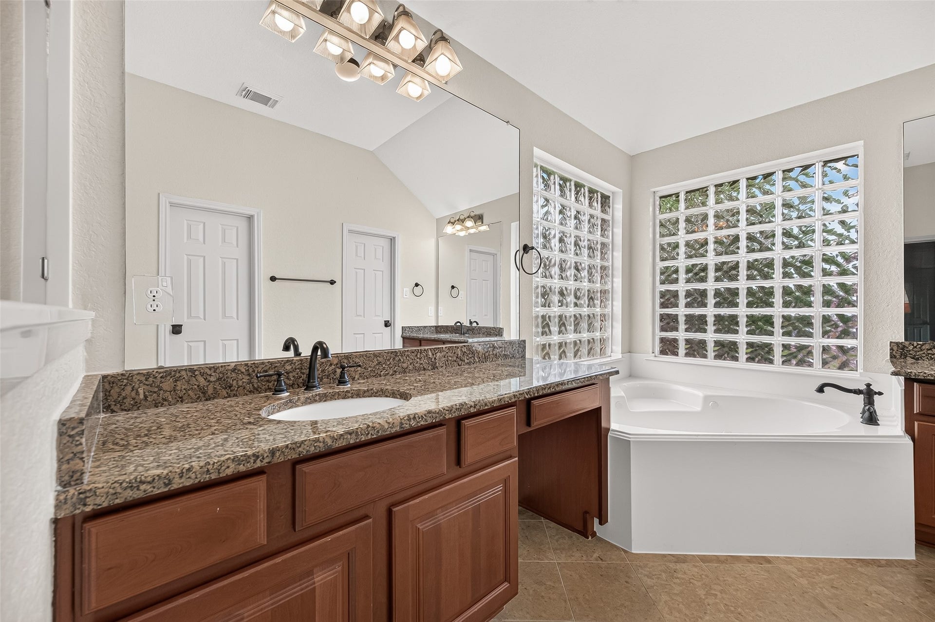 5242 Fountainbrook Lane, Sugar Land, TX 77479 5242 Fountainbrook Lane, Sugar Land, TX 77479