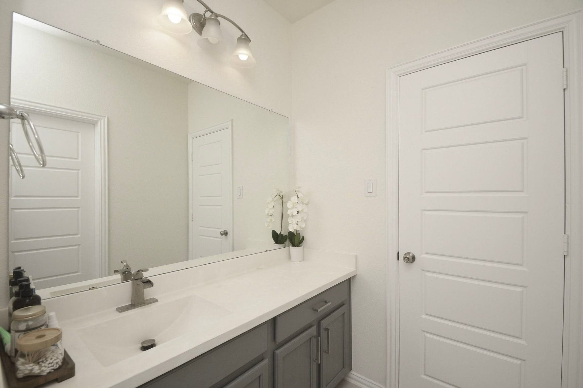 secondary bathroom