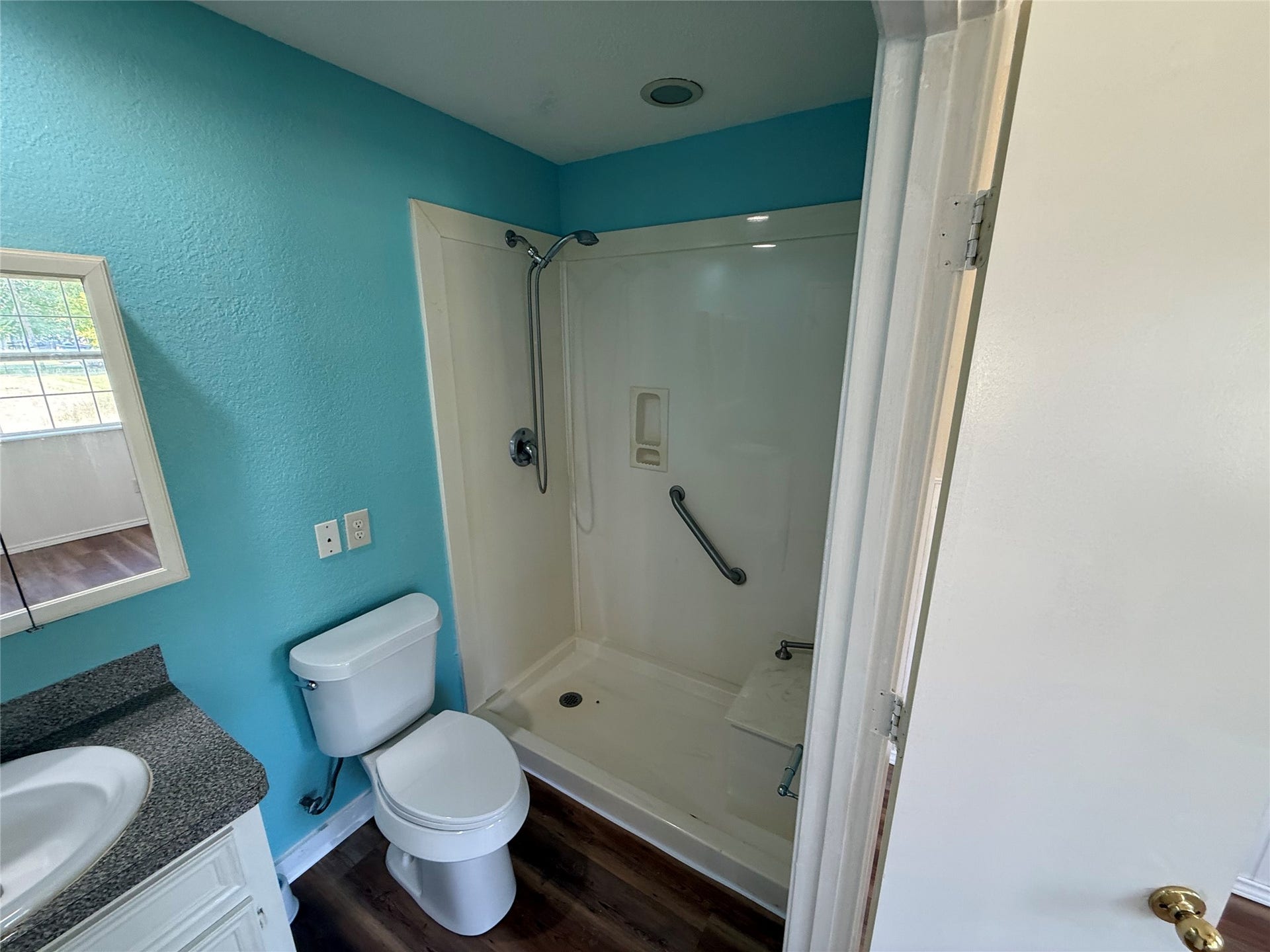 2524 Shouse Road, Santa Fe, TX 77510 Alternate bathroom view showing the tub/shower combination and vanity.