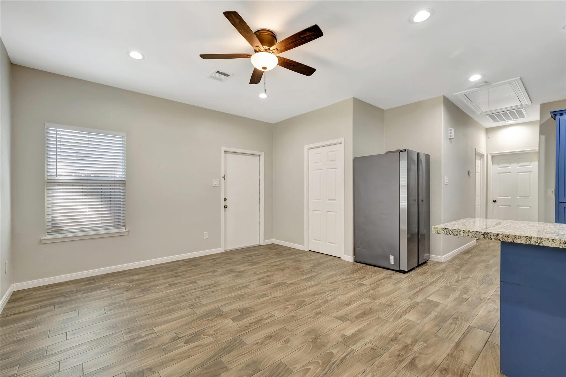 904 W Sealy Street, #A-B, Alvin, TX 77511 View as you enter the front door