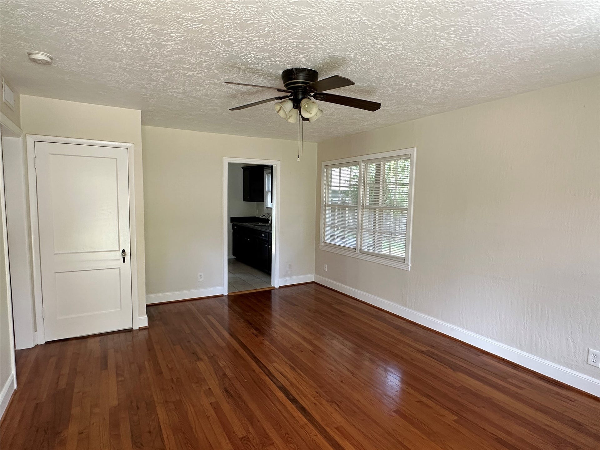 1016 S Booth Lane, #A, Alvin, TX 77511