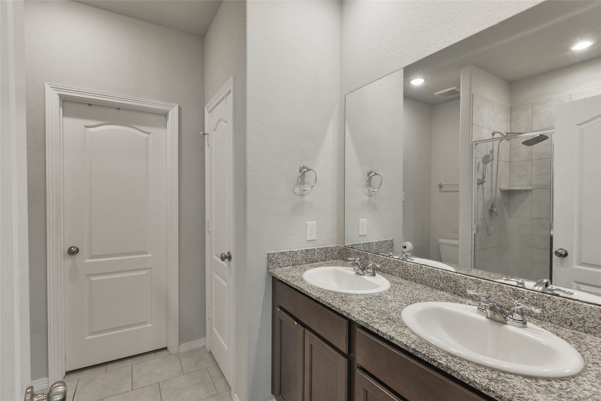 20024 Tuft Canyon Court, Porter, TX 77365 Primary Bathroom has 2 sinks!