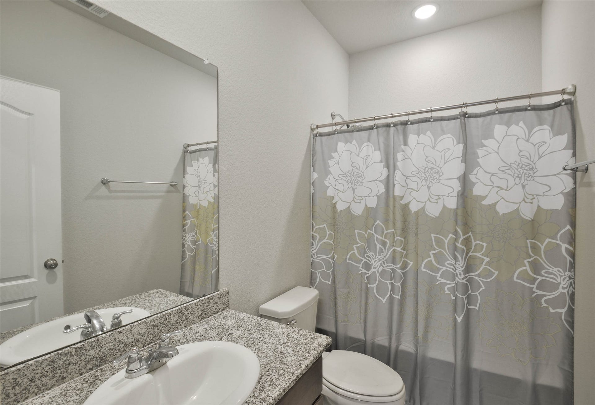 20024 Tuft Canyon Court, Porter, TX 77365 Second full Bathroom