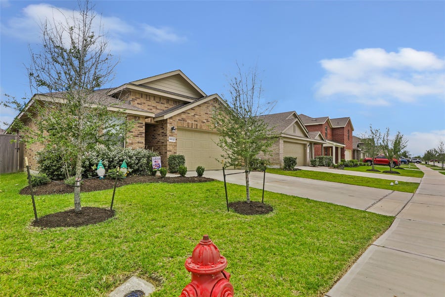 Property photo for 9914 Cliffside Ridge Drive, Baytown, TX