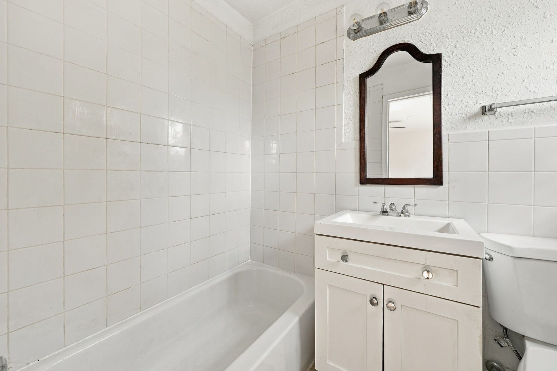 1849 Marshall Street, #9, Houston, TX 77098 Bathroom