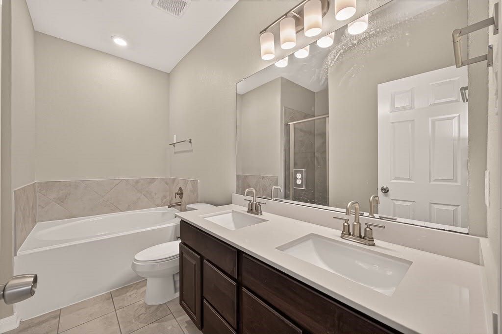 6031 Diamond Sky Lane, Houston, TX 77048 6031 Diamond Sky Lane, Houston, TX 77048