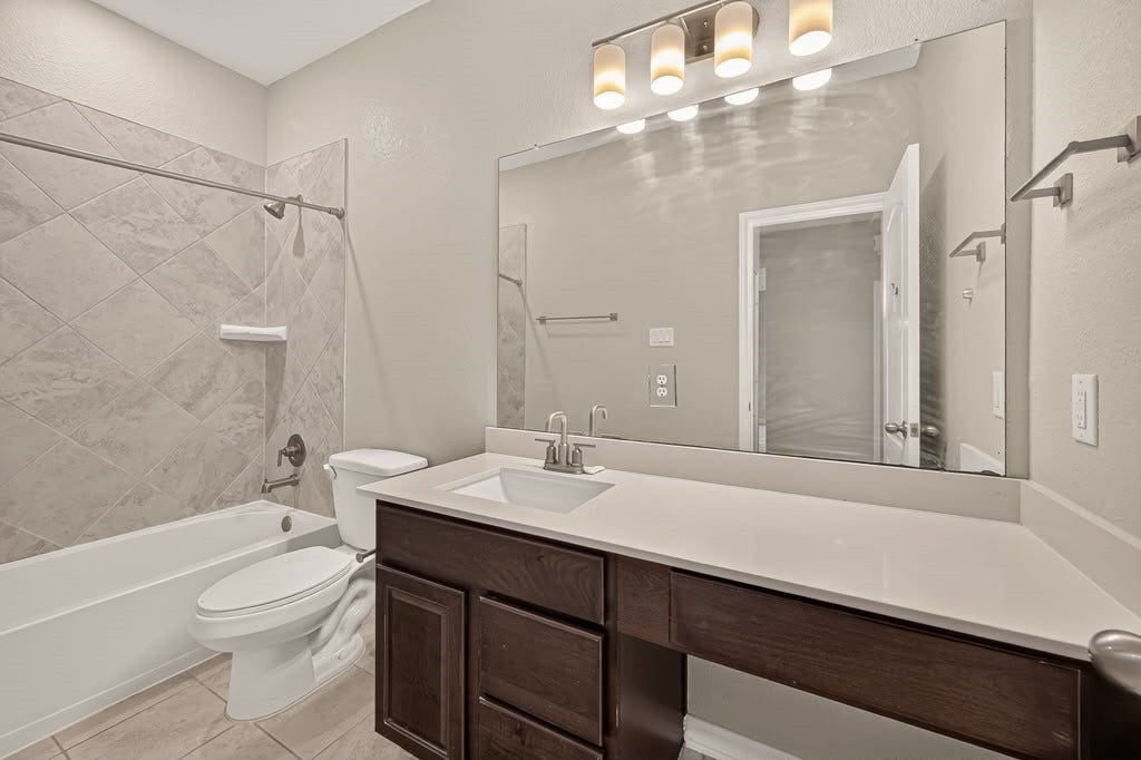 6031 Diamond Sky Lane, Houston, TX 77048 6031 Diamond Sky Lane, Houston, TX 77048