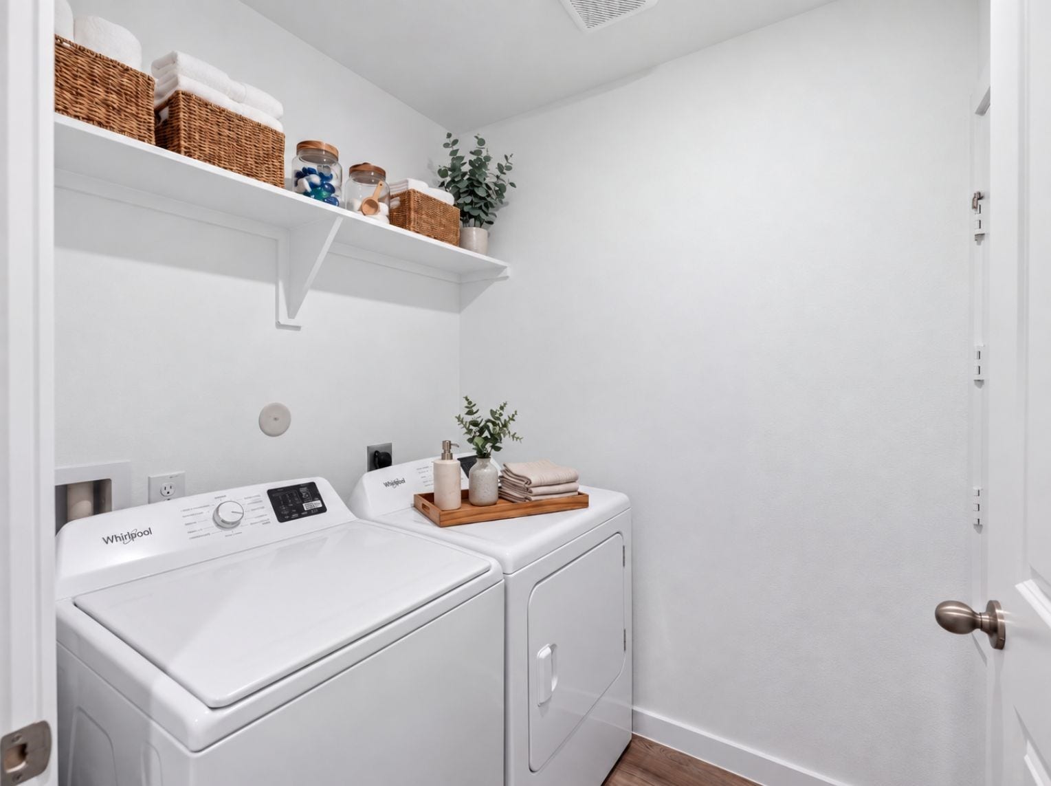 10816 N Baron Village Drive, Conroe, TX 77306 Dedicated laundry room with washer and dryer connections, a built-in storage shelf, and wood-look flooring. A practical, tucked-away space.
This photo has been digitally staged to illustrate the possibilities of the home's aesthetic and potential design. Some furnishings and dcor shown are for visual inspiration.