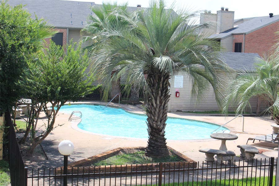 Property photo for 16111 Aspenglen Drive, #1004, Houston, TX