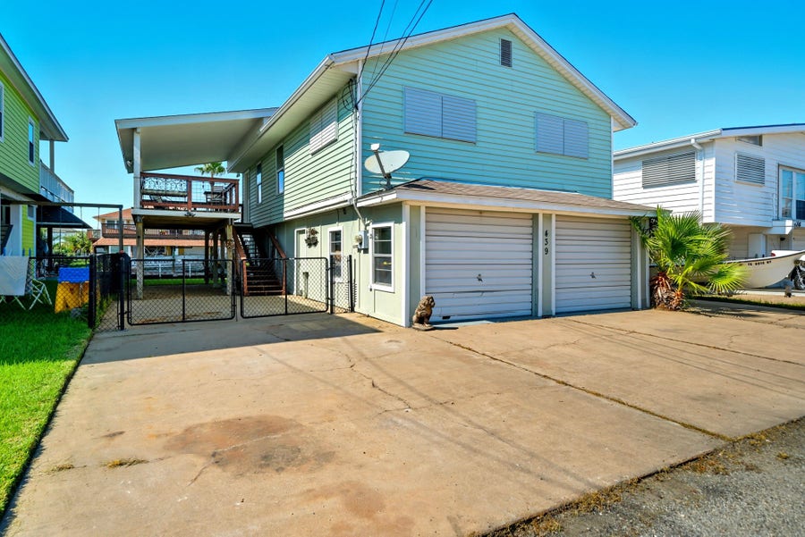 Property photo for 439 Pompano Street, Bayou Vista, TX