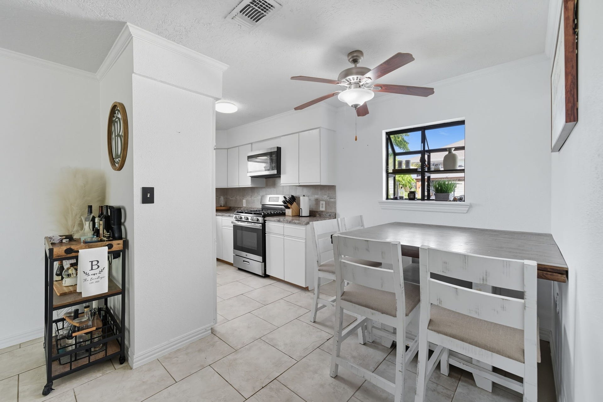 439 Pompano Street, Bayou Vista, TX 77563