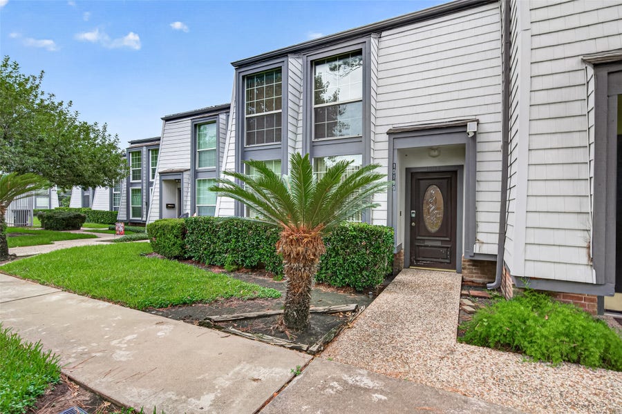Property photo for 10199 Beekman Place Drive, Houston, TX