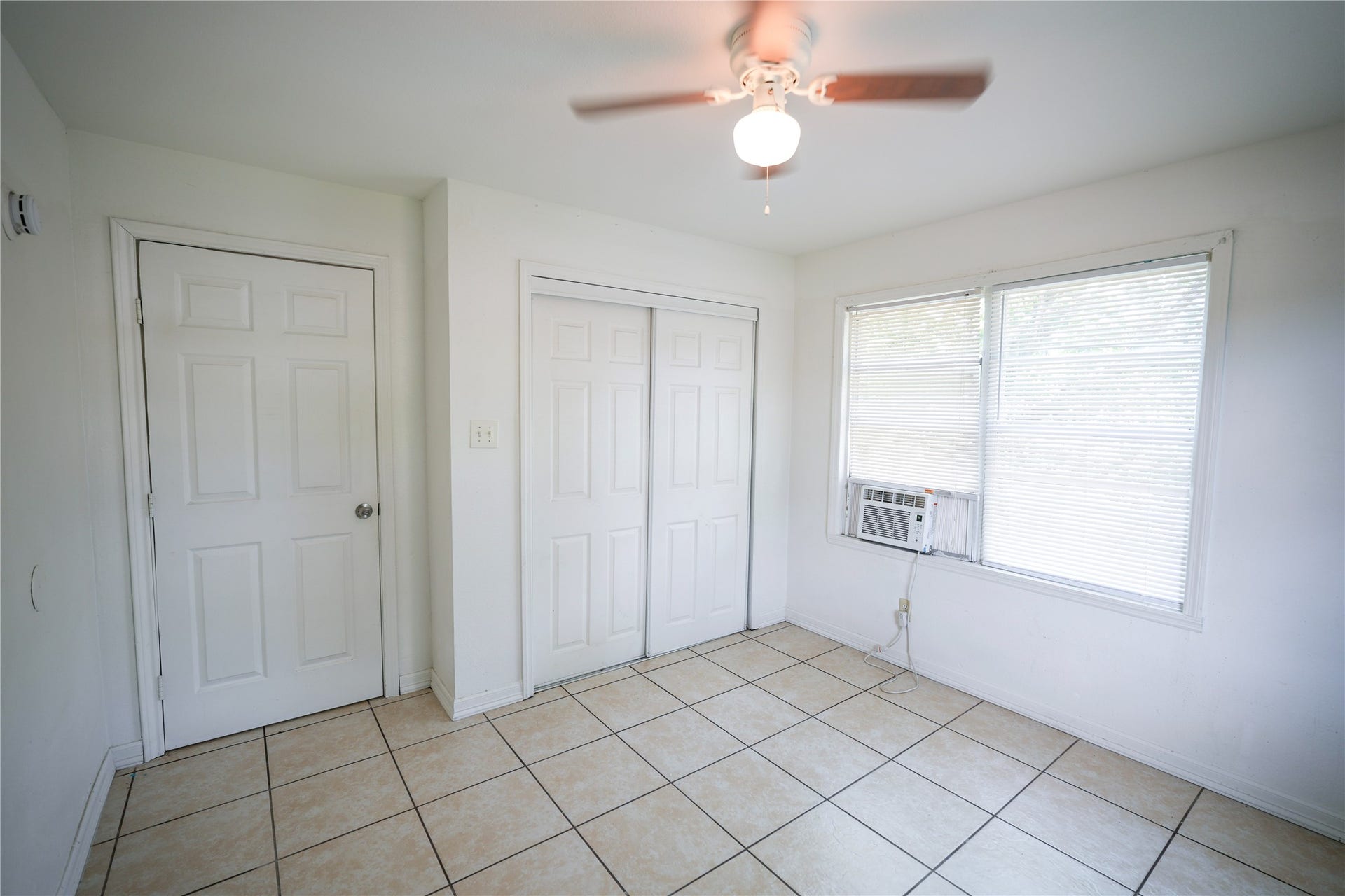 1138 4th Avenue N, Texas City, TX 77590 Bedroom 1