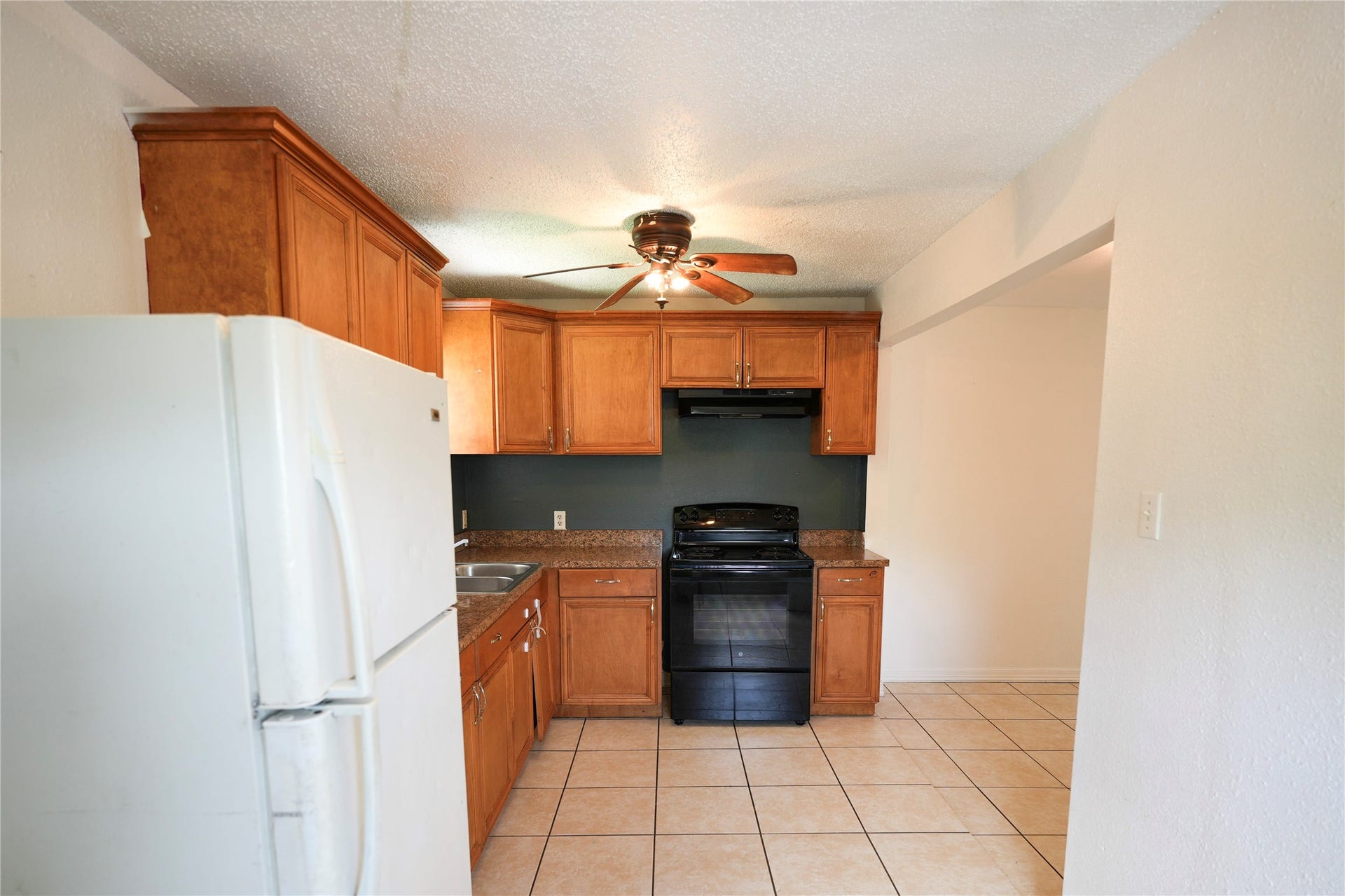 1138 4th Avenue N, Texas City, TX 77590 Kitchen