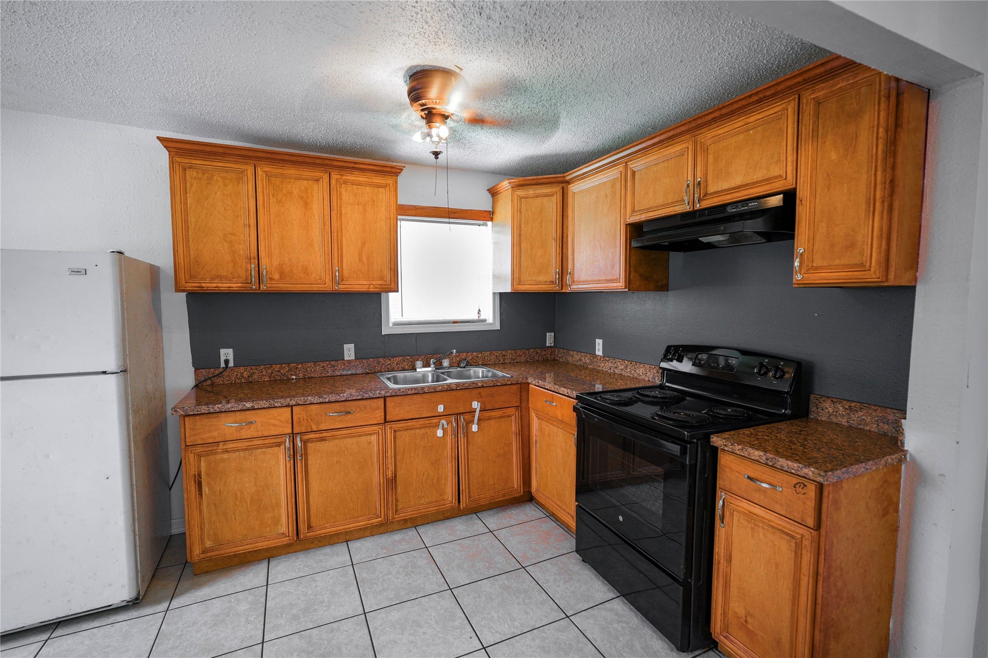 1138 4th Avenue N, Texas City, TX 77590 Kitchen