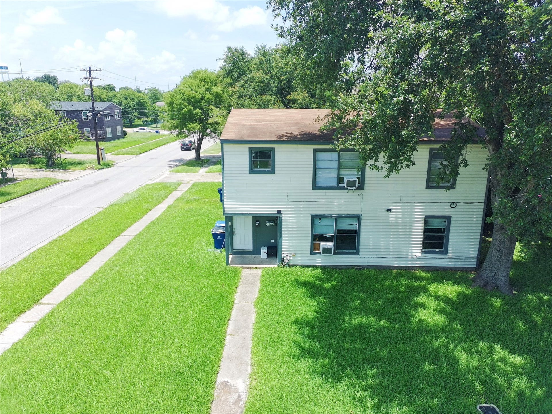 1138 4th Avenue N, Texas City, TX 77590 Front view of the property