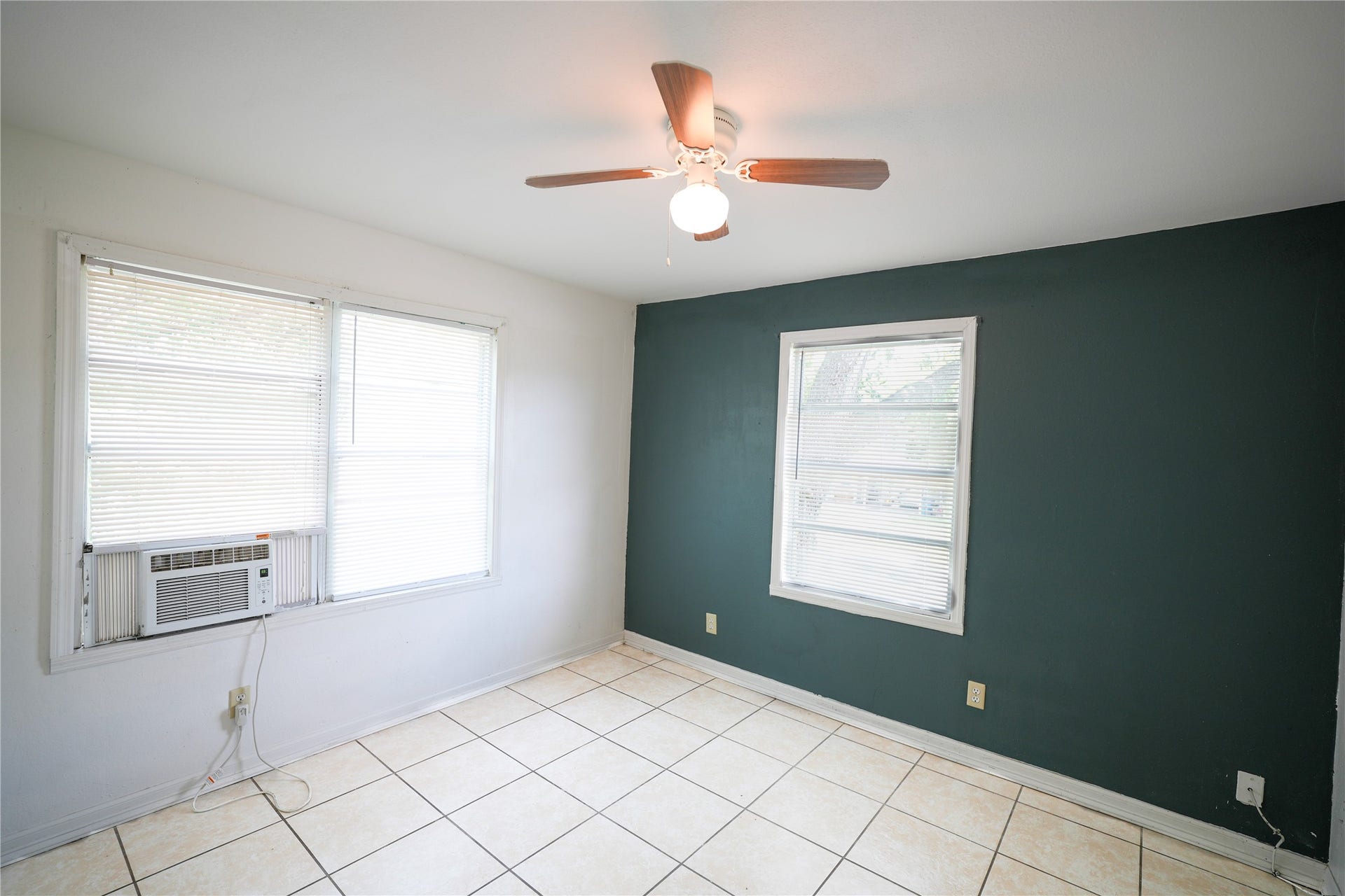 1138 4th Avenue N, Texas City, TX 77590 Bedroom 1