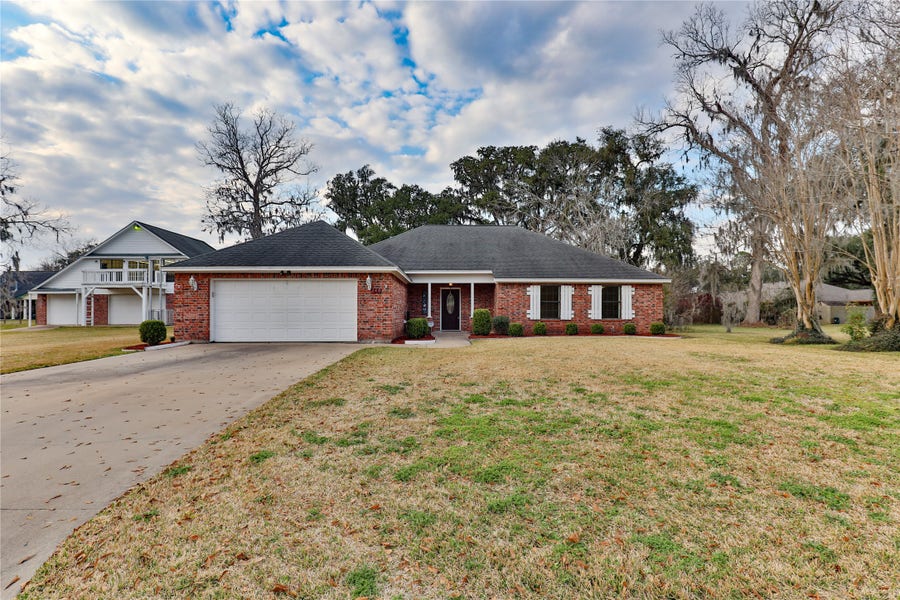 Property photo for 248 Wentworth Drive, West Columbia, TX