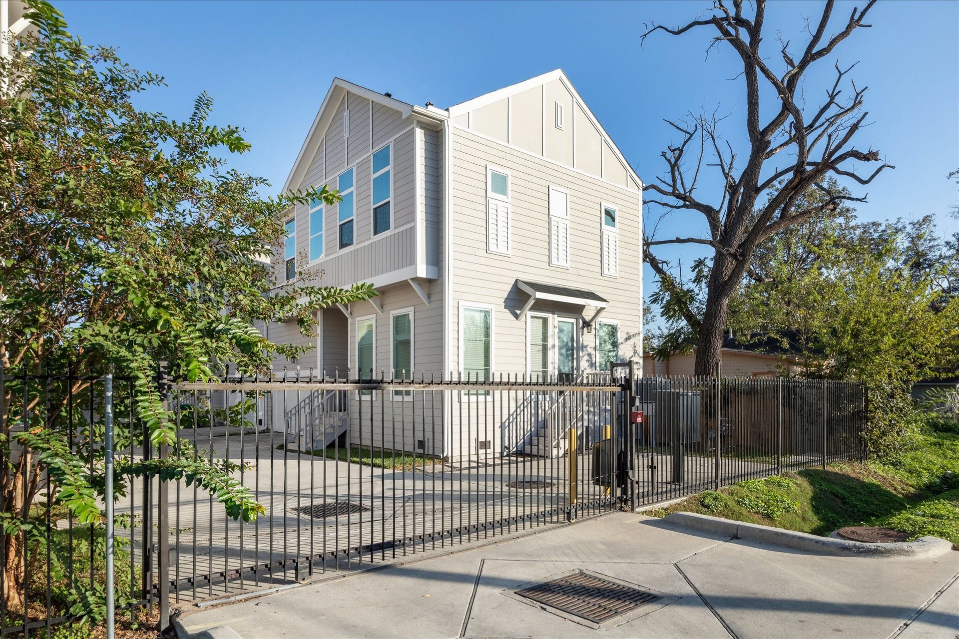 5610 Patrick Street, #A, Houston, TX 77076 Gated community, easy access to major highways and short drive to Great Heights!