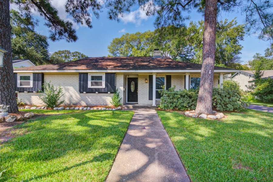 Property photo for 18222 Point Lookout Drive, Nassau Bay, TX