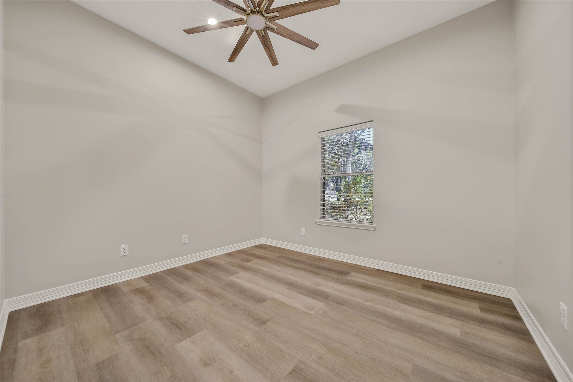 1125 W Stroker Road, #1125, Crosby, TX 77532 3rd bedroom.