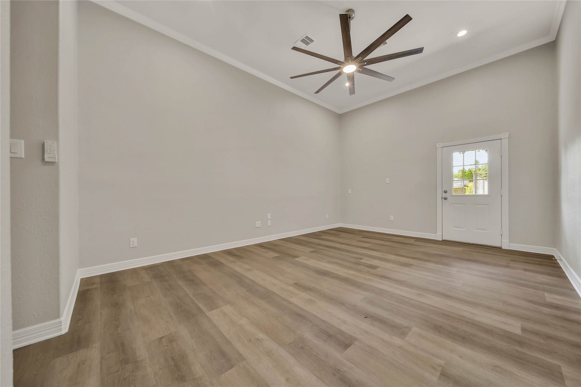 1125 W Stroker Road, #1125, Crosby, TX 77532 Large 4th bedroom with very high ceilings. Could also be a game room!