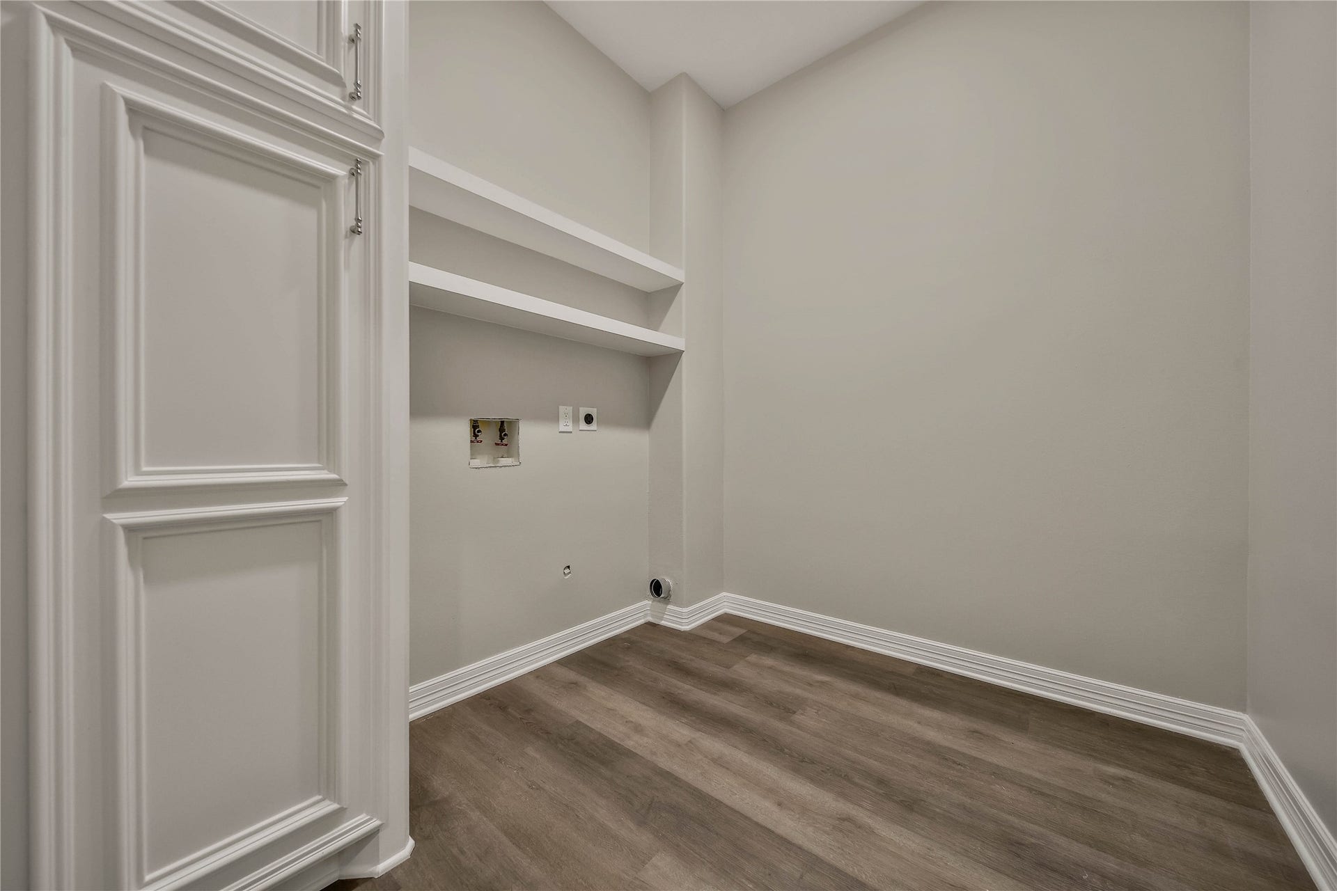 1125 W Stroker Road, #1125, Crosby, TX 77532 Laundry room.
