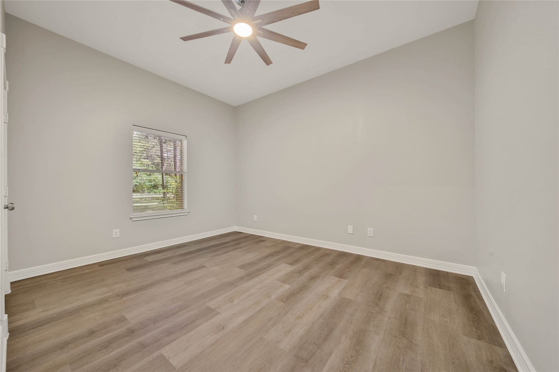 1125 W Stroker Road, #1125, Crosby, TX 77532 2nd bedroom.