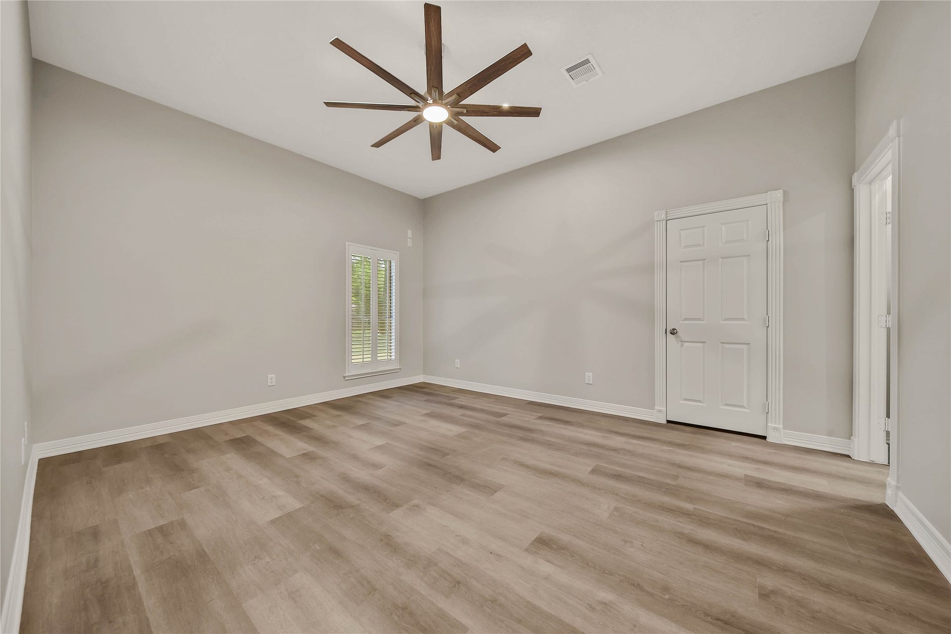 1125 W Stroker Road, #1125, Crosby, TX 77532 Master bedroom.