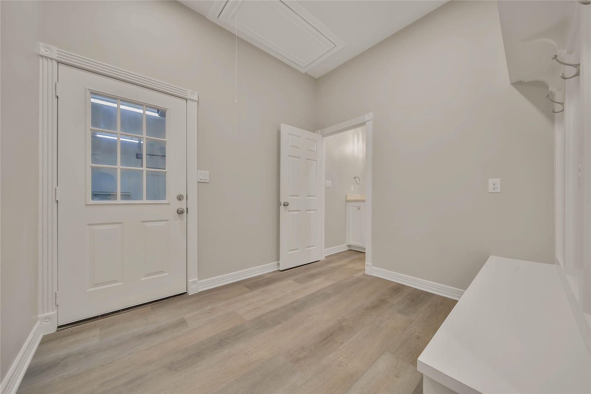 1125 W Stroker Road, #1125, Crosby, TX 77532 Mudroom.