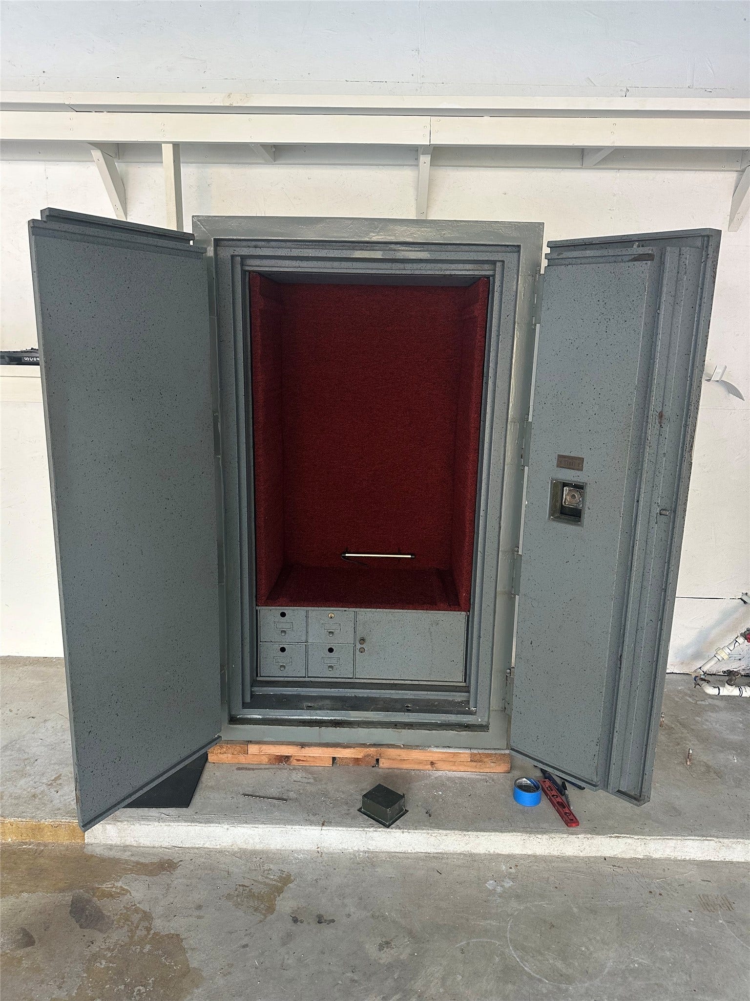 1125 W Stroker Road, #1125, Crosby, TX 77532 Large safe in garage.