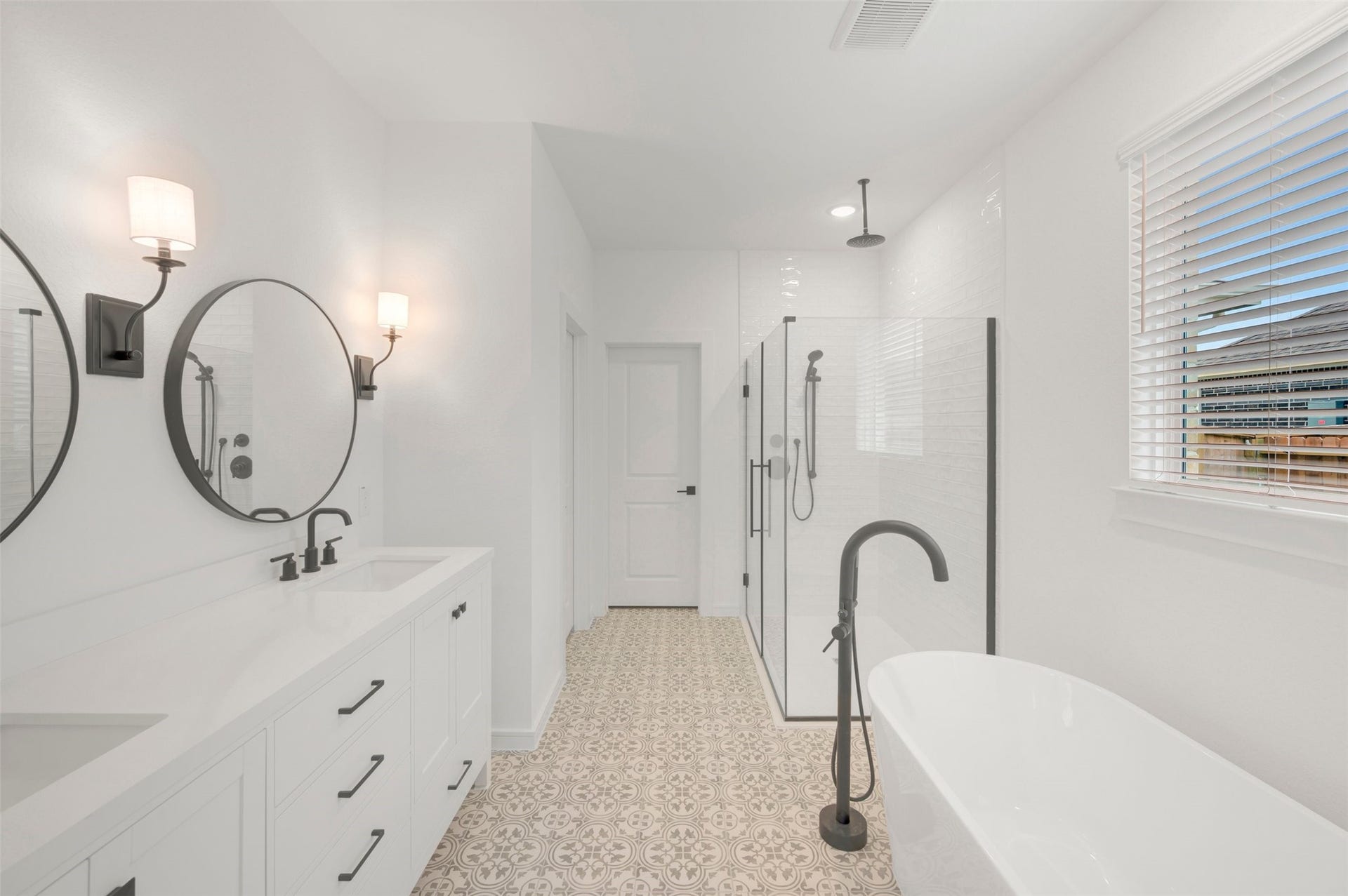 3077 Poplar Bluff Road, Magnolia, TX 77363 Spa-like primary bath (*Photo not of actual home and used for illustration purposes only.)
