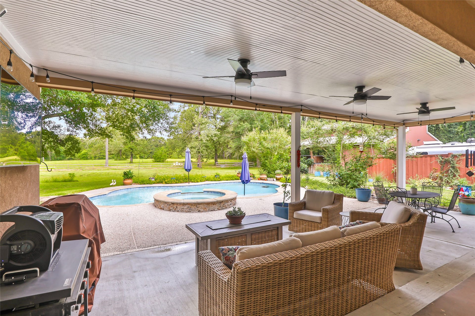 17207 Horseshoe Way, New Caney, TX 77357 17207 Horseshoe Way, New Caney, TX 77357
